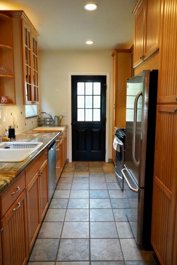 Cozy Family Hideaway, Sleeps 8, 4 Tv'S Yard, Shops Villa Simi Valley Exterior photo