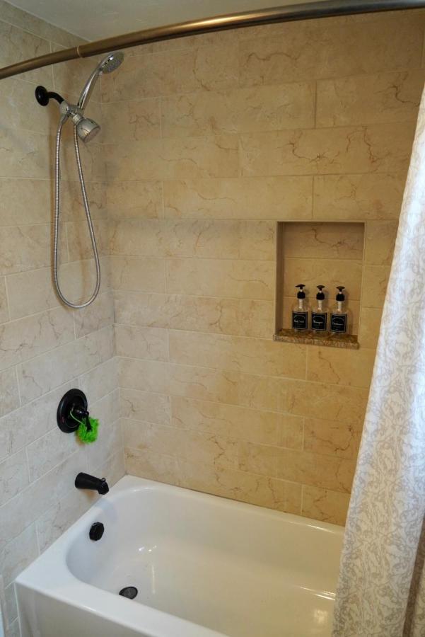 Cozy Family Hideaway, Sleeps 8, 4 Tv'S Yard, Shops Villa Simi Valley Exterior photo