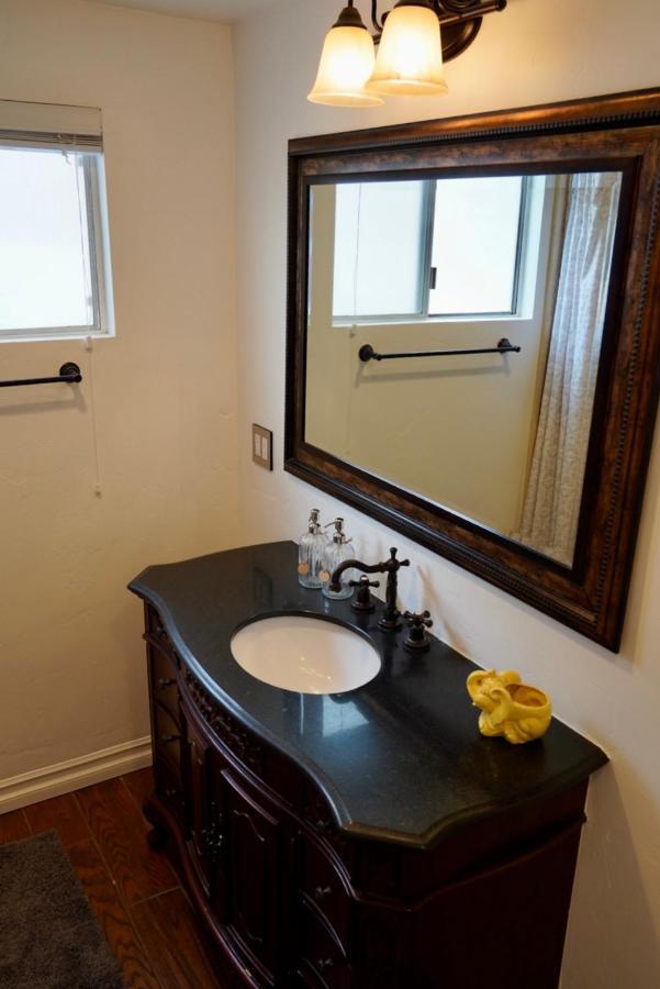 Cozy Family Hideaway, Sleeps 8, 4 Tv'S Yard, Shops Villa Simi Valley Exterior photo